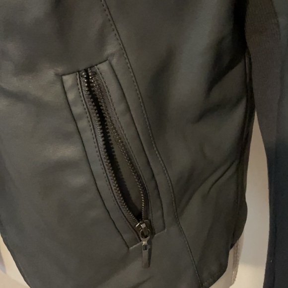 Jennifer Lopez gray faux leather biker jacket - Picture 3 of 9